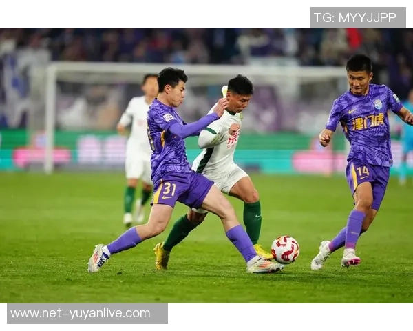 广东富力迎战天津泰达争夺中超联赛关键三分之战